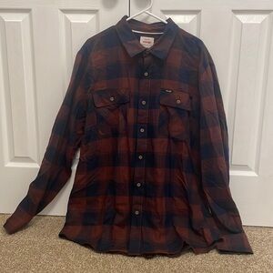 Men’s Wrangler Long Sleeve Button Down Shirt. New Without Tags.